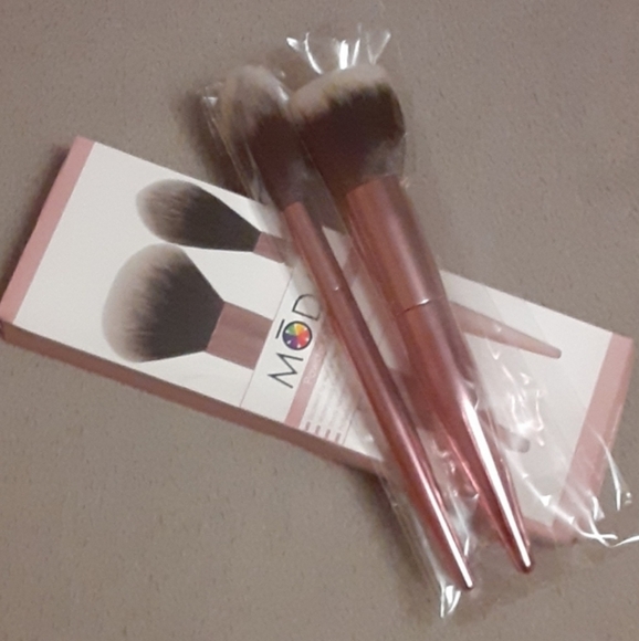 Moda 2pc Powder & Soft Glow Kit - Picture 3 of 10